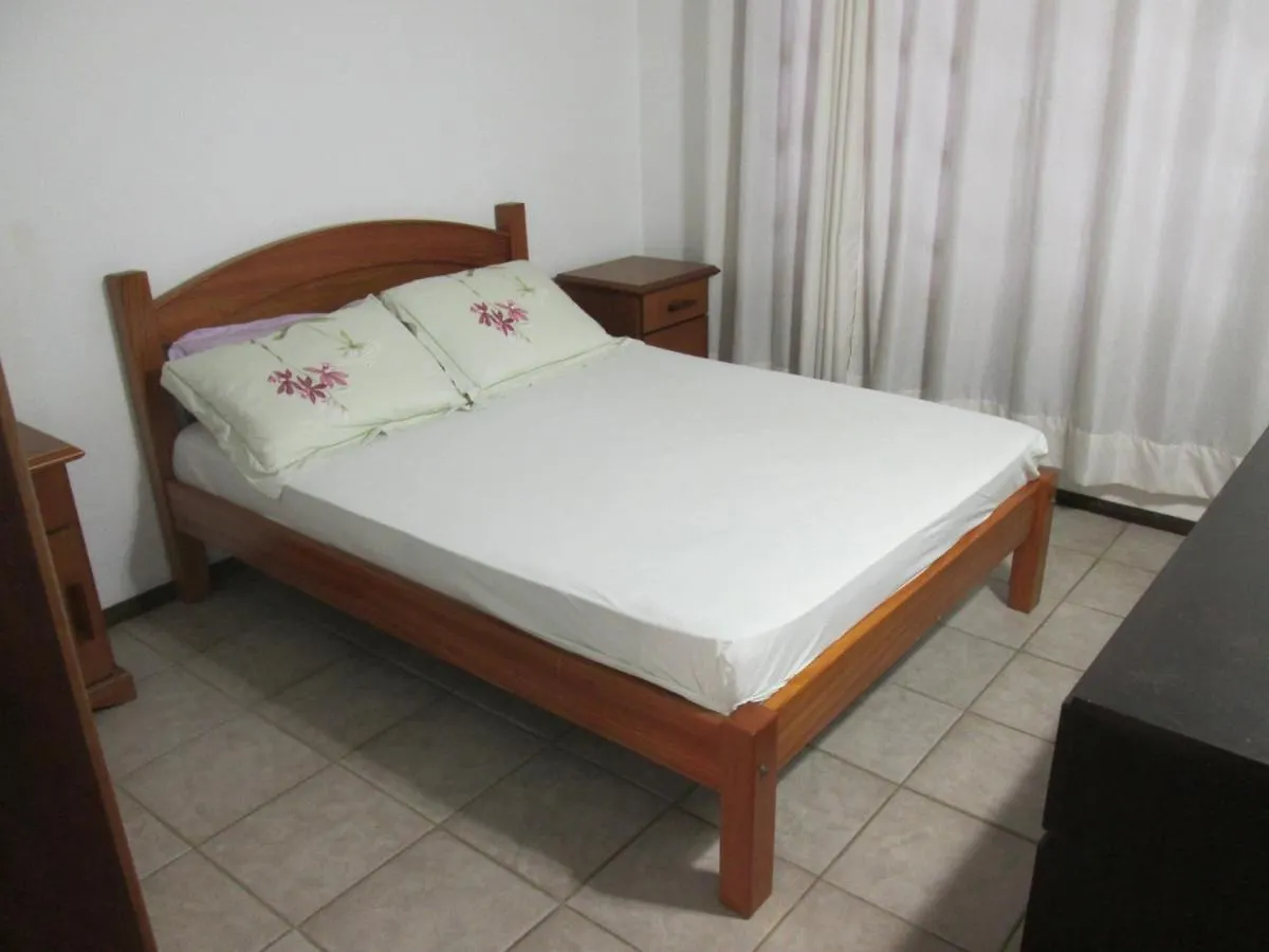 Alugo Casa Em Penha Sc Com Piscina 50 Metros Da Praia 4 Qtos 2 Ar 2 Bh E Top בית נופש